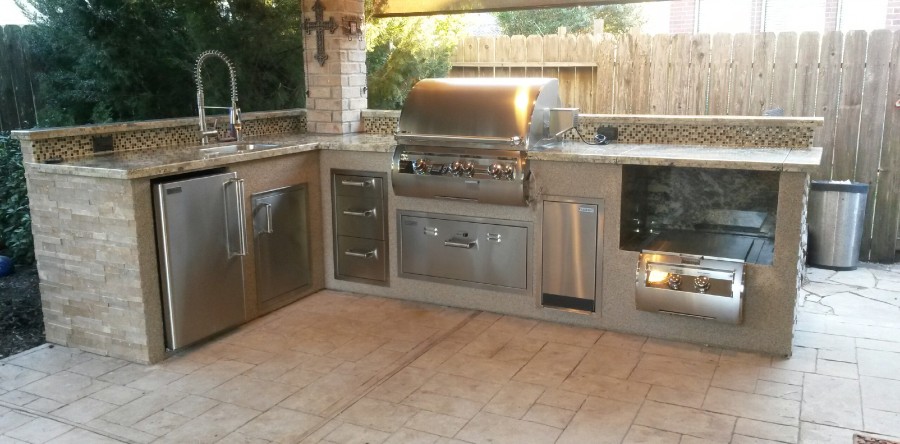 4 Ingredients for the Perfect Outdoor Kitchen
